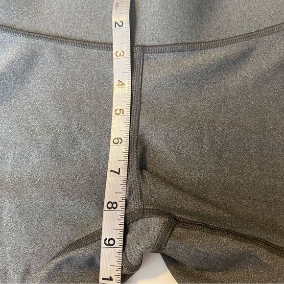 Under Armour Mid Rise muddy gray volleyball dance bike shorts 5” small - Picture 11 of 11